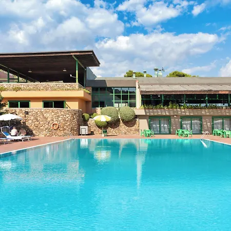 아파트호텔 Ecovillage With Swimming-pool Surrounded By Greenery, With Air Conditioning And Outdoor Private Area